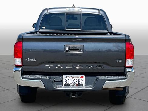 Used 2017 Toyota Tacoma SR5 AWD/4WD image 4