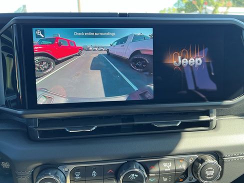 New 2025 Jeep Gladiator Sport image 32