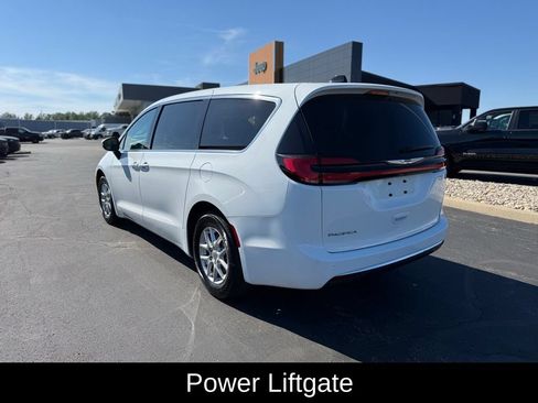 Certified 2023 Chrysler Pacifica Touring-L FWD image 6