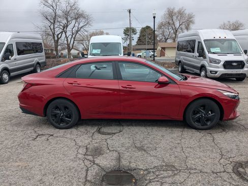 Used 2023 Hyundai Elantra SEL image 2