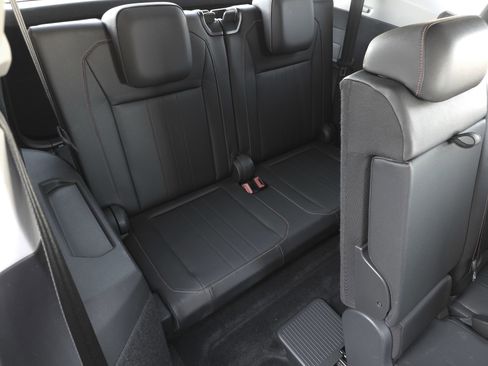 Used 2024 Volkswagen Tiguan Wolfsburg Edition image 40