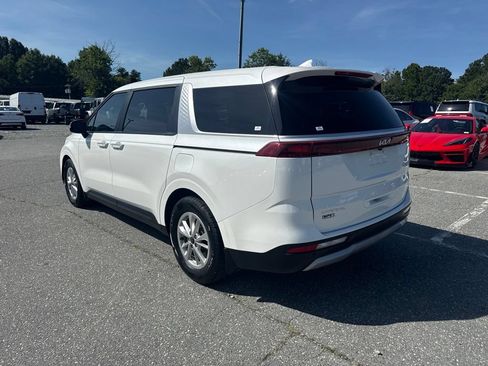 Used 2024 Kia Carnival LX FWD image 2