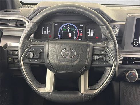 Used 2025 Toyota 4Runner SR5 AWD/4WD image 23