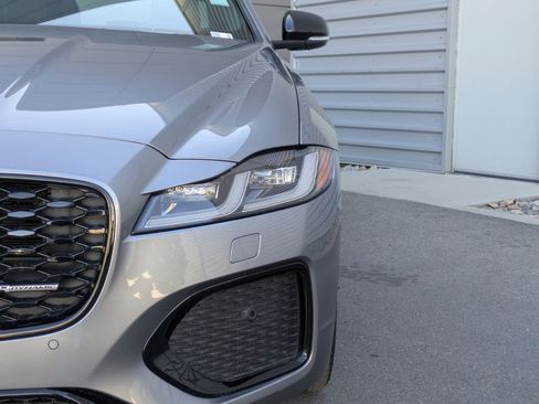 Used 2024 Jaguar XF R-Dynamic SE image 12