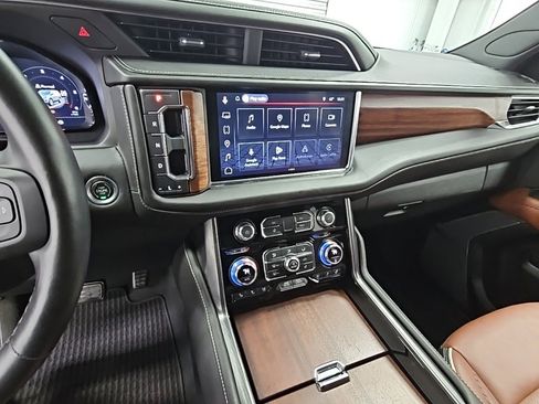 Used 2023 GMC Yukon XL Denali Ultimate image 12