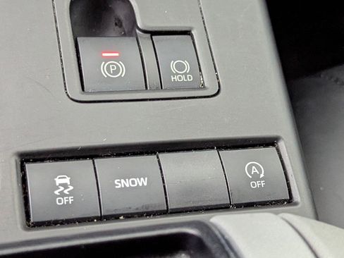 Used 2022 Toyota Highlander L image 29