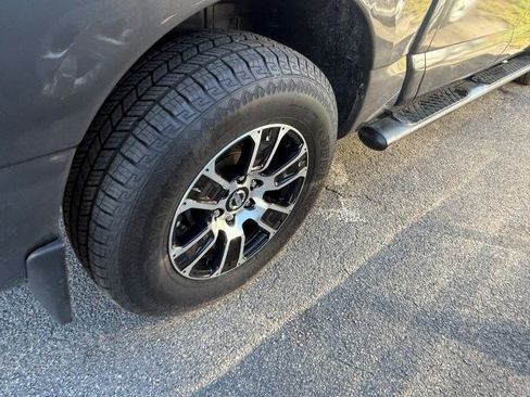 Used 2021 Nissan Titan SV image 7