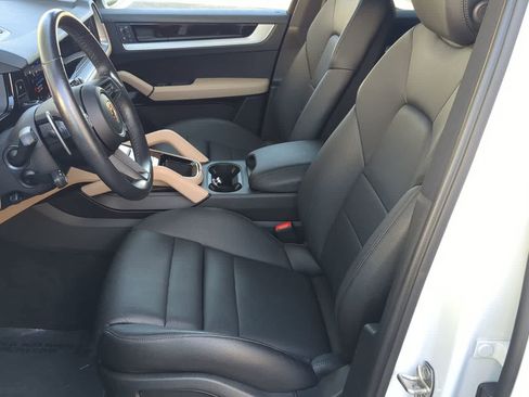 Used 2024 Porsche Cayenne image 17