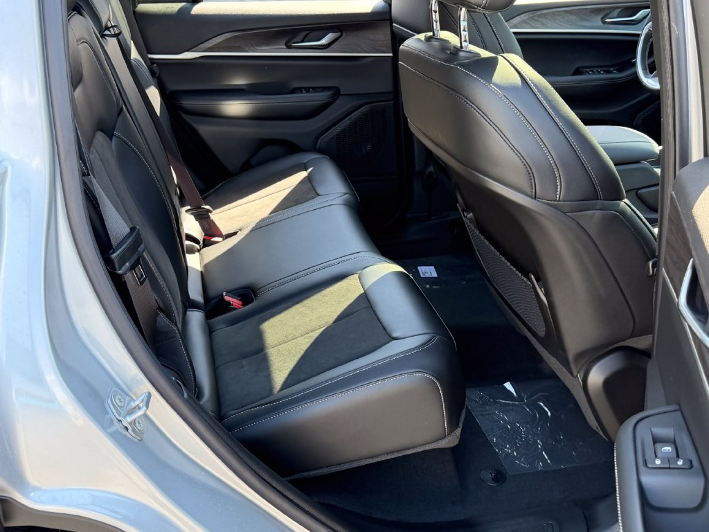 New 2026 Jeep Grand Cherokee Altitude AWD/4WD image 18