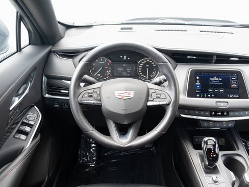 Used 2023 Cadillac XT4 Sport image 2