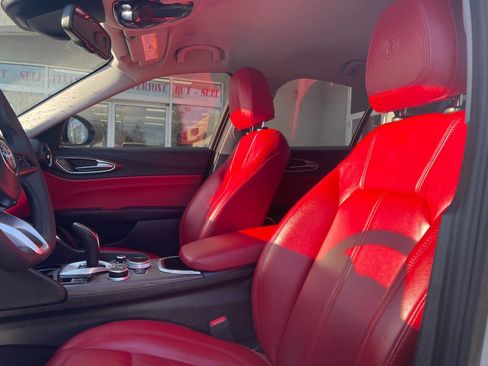 Used 2020 Alfa Romeo Giulia Ti image 17