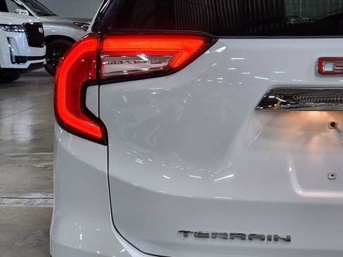 Used 2022 GMC Terrain SLT image 20