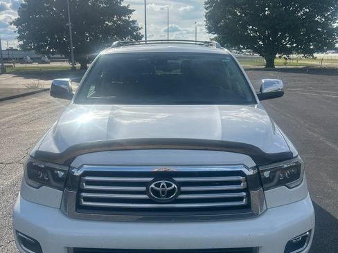 Used 2018 Toyota Sequoia Platinum AWD/4WD image 2