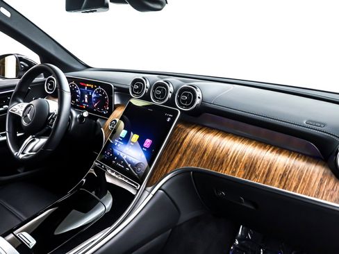 Certified 2025 Mercedes-Benz GLC 300 image 17