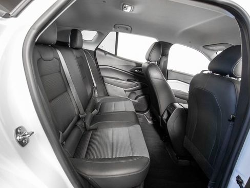 Used 2025 Chevrolet Trax LT image 12