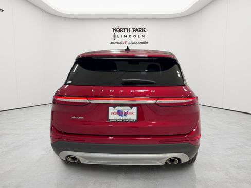 Used 2025 Lincoln Corsair FWD image 4