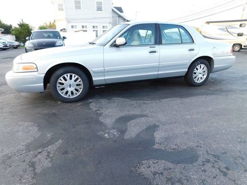 Used 2003 Ford Crown Victoria LX RWD image 6