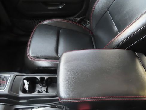 Used 2021 Jeep Wrangler Unlimited Rubicon w/ Xtreme Recon 35" Tire Package image 40