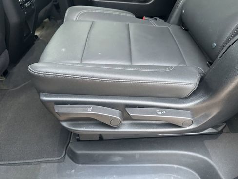 Used 2024 Chevrolet Suburban Z71 w/ Luxury Package image 32