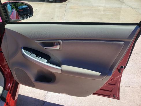 Used 2015 Toyota Prius Two FWD image 6