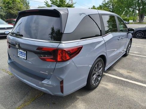 New 2026 Honda Odyssey Touring image 7