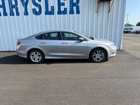 Used 2016 Chrysler 200 Limited FWD image 8