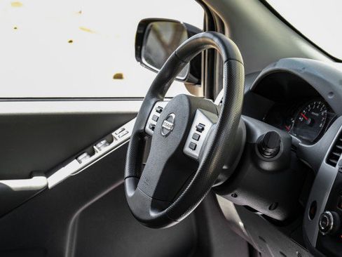 Used 2021 Nissan Frontier SV w/ Midnight Edition Floor Mats image 13