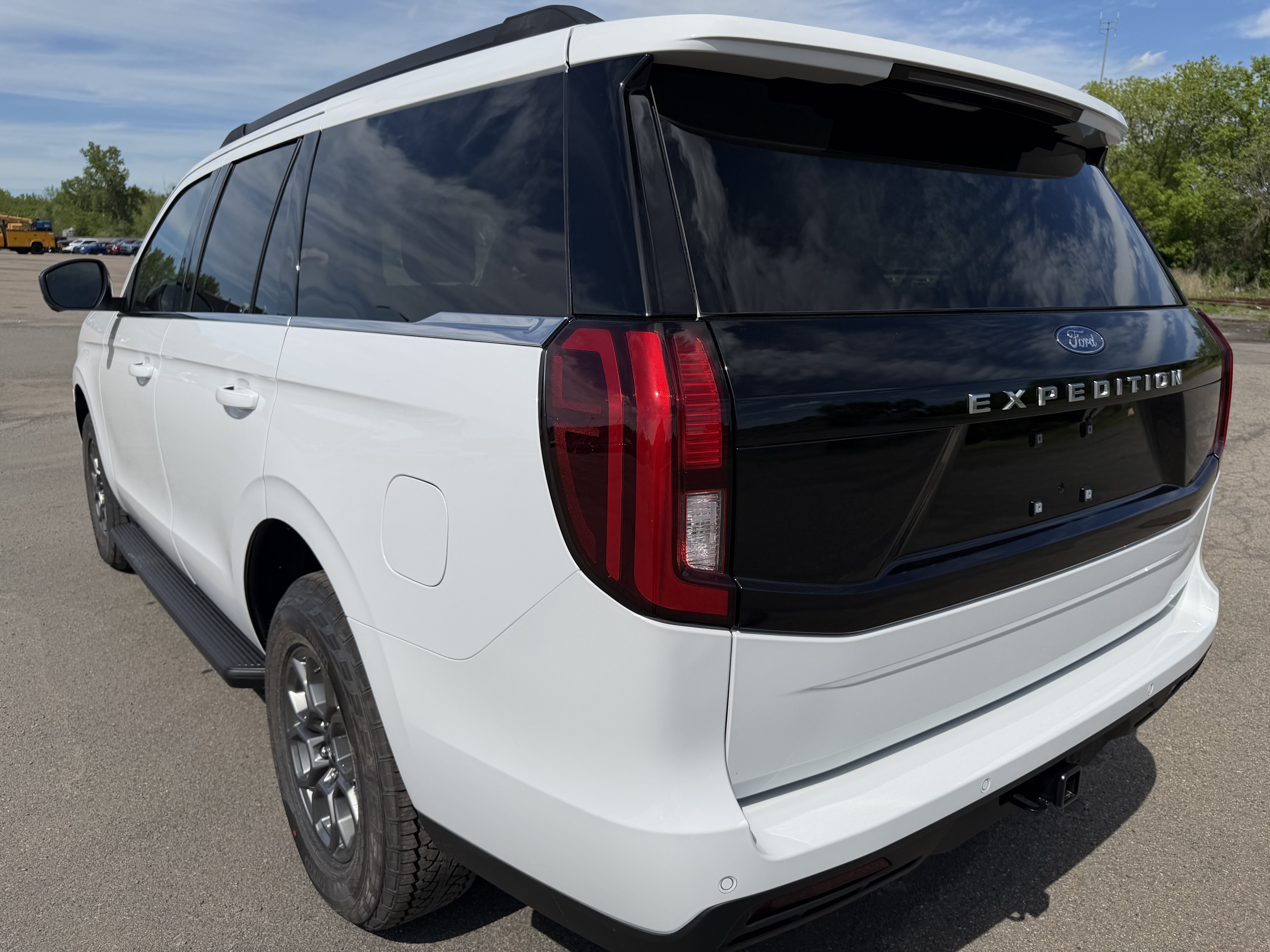 New 2026 Ford Expedition XL AWD/4WD image 3