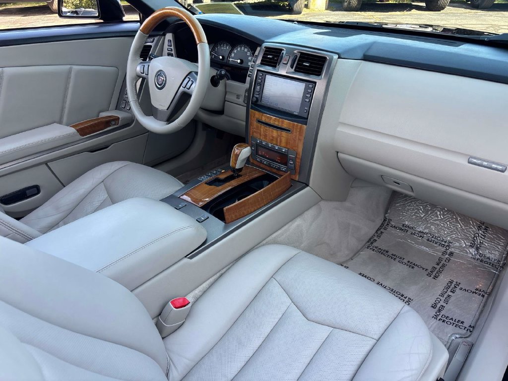 Used 2006 Cadillac XLR RWD image 11