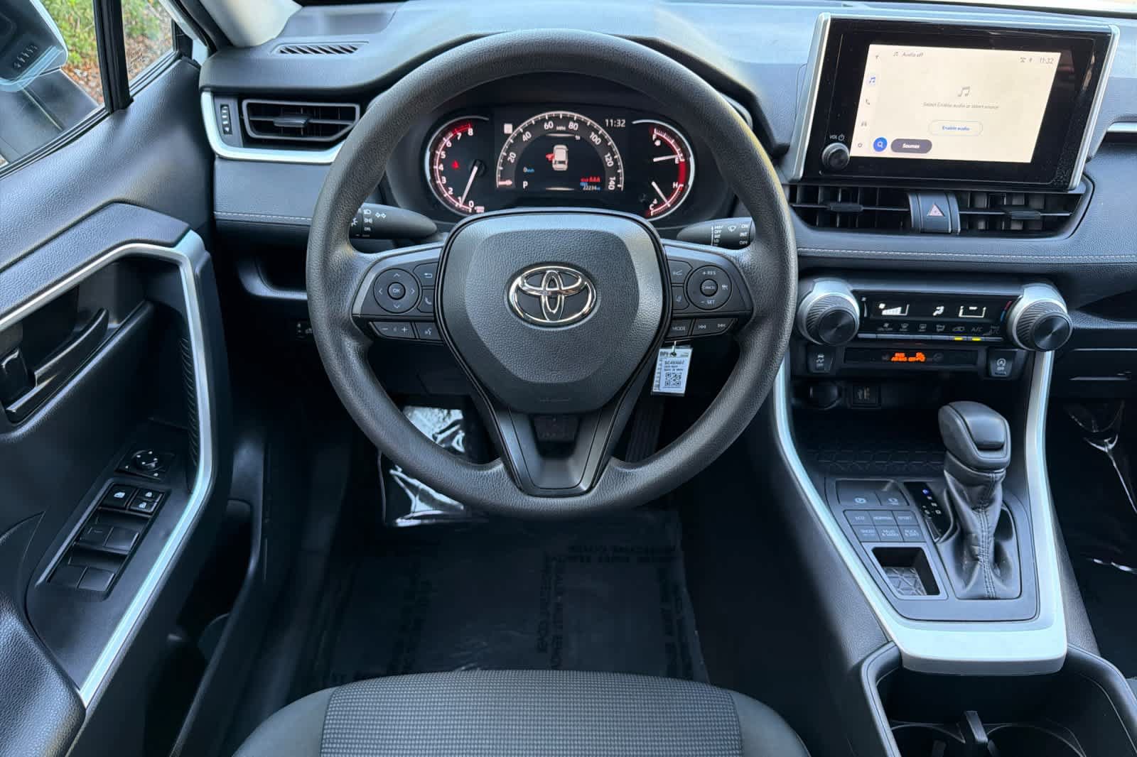 Used 2025 Toyota RAV4 LE AWD/4WD image 15