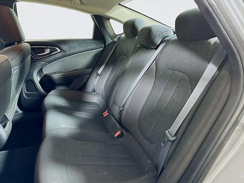 Used 2016 Chrysler 200 Limited image 20