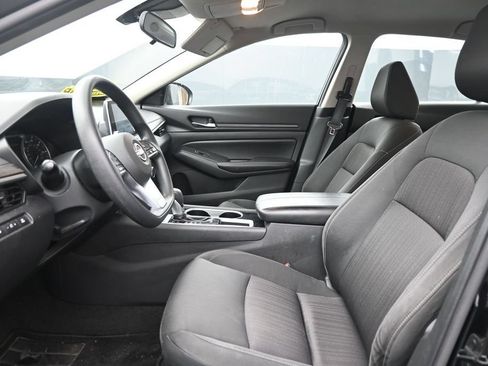 Used 2024 Nissan Altima 2.5 SV FWD image 18