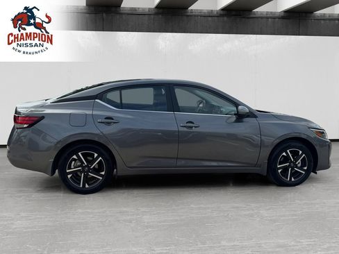 Used 2025 Nissan Sentra SV FWD image 6
