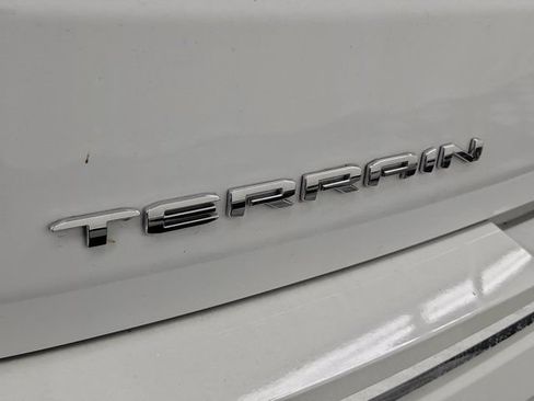 Used 2024 GMC Terrain Denali w/ Denali Premium Package AWD/4WD image 7