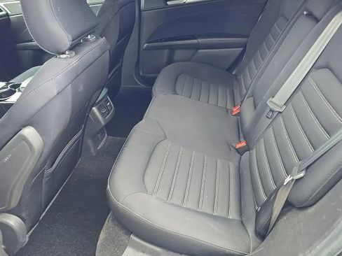 Used 2015 Ford Fusion SE FWD image 6