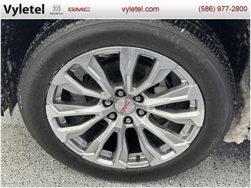 Used 2024 GMC Yukon Denali w/ Advanced Technology Package image 7
