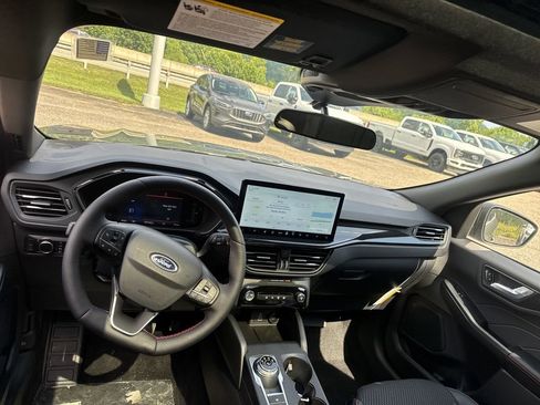 New 2025 Ford Escape ST-Line w/ Tech Pack #1 AWD/4WD image 15