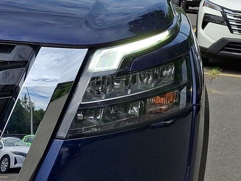 Used 2025 Nissan Pathfinder SL AWD/4WD image 9