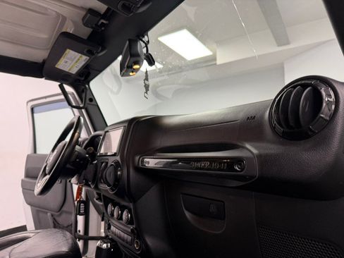 Used 2015 Jeep Wrangler Unlimited Sahara AWD/4WD image 44