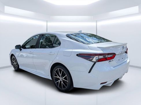 Used 2023 Toyota Camry SE FWD image 5