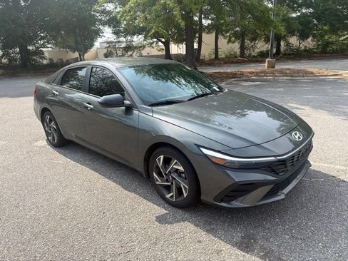 Used 2025 Hyundai Elantra Sport FWD image 7