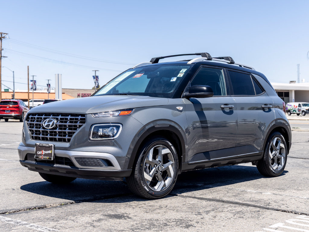 Used 2024 Hyundai Venue Limited FWD image 3
