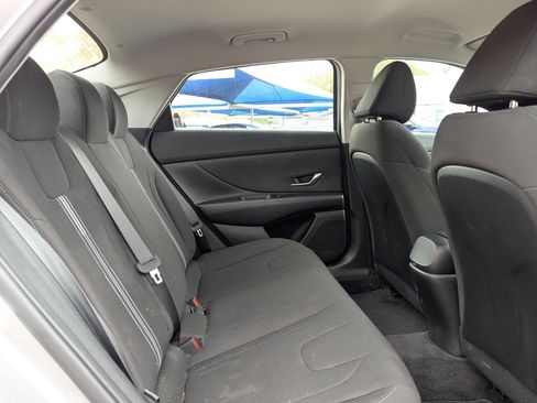 Used 2022 Hyundai Elantra SEL image 24