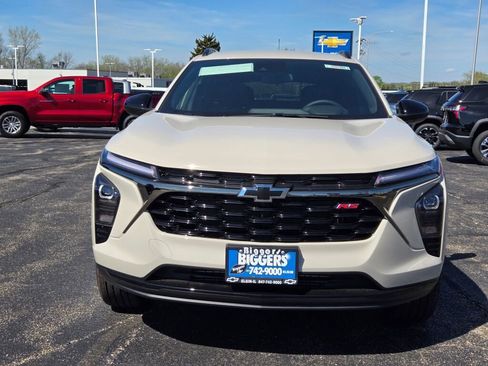 New 2026 Chevrolet Trax RS FWD image 2