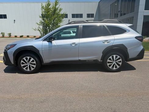 Used 2025 Subaru Outback Premium AWD/4WD image 8
