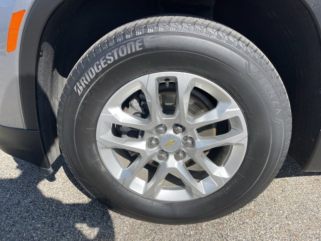 Used 2023 Chevrolet Traverse LS w/ Safety Package FWD image 10