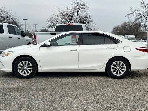 Used 2015 Toyota Camry LE image 6