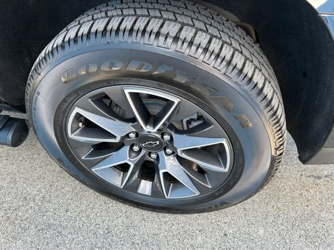 Used 2022 Chevrolet Tahoe Z71 w/ Off-Road Capability Package image 38