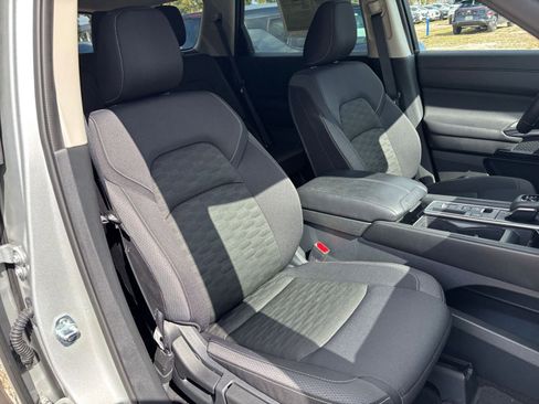 Used 2025 Nissan Pathfinder SV image 39