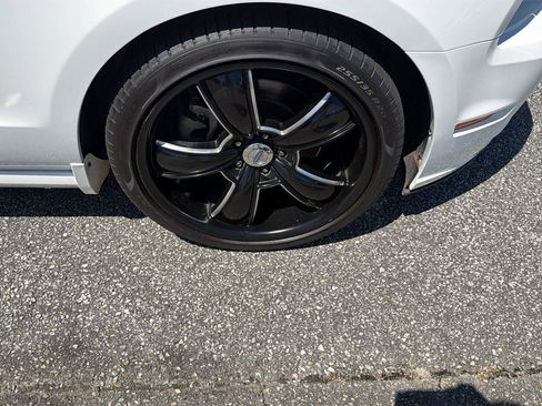 Used 2013 Ford Mustang GT Premium w/ Security Pkg RWD image 32
